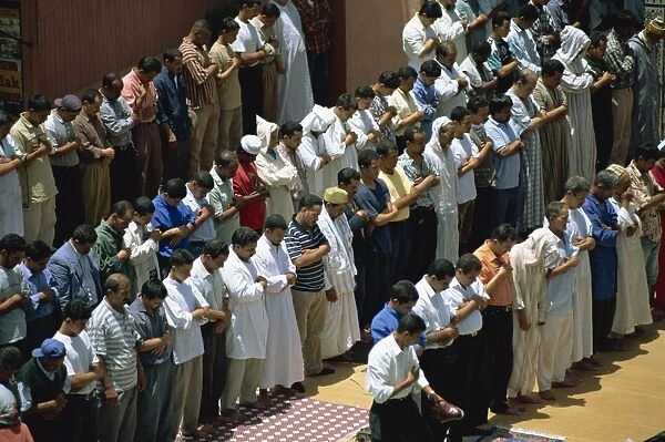 Friday prayers at mosque in Djemaa el Fna