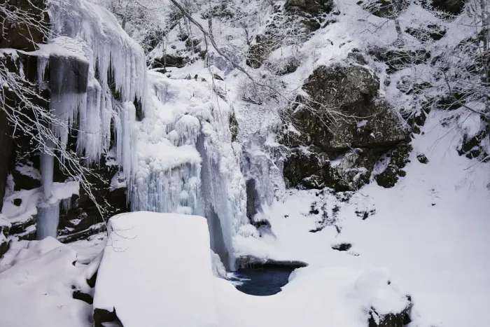 Framed Print : Frozen Dardagna waterfalls in winter with snow, Parco Regionale del Corno alle Scale Framed Print : Frozen Dardagna waterfalls in winter with snow, Parco Regionale del Corno alle Scale