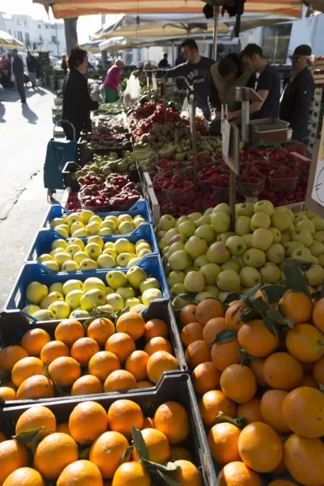 Framed Print : Fruit stall in market in Alberobello, Puglia, Italy, Europe Framed Print : Fruit stall in market in Alberobello, Puglia, Italy, Europe