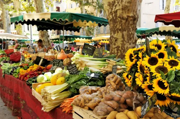 Framed Print : Fruit and vegetable market, Aix-en-Provence, Bouches-du-Rhone, Provence, France, Europe Framed Print : Fruit and vegetable market, Aix-en-Provence, Bouches-du-Rhone, Provence, France, Europe