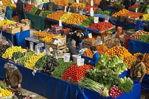 Fruit and vegetable market, Konya, Central Anatolia, Turkey, Asia Minor, Eurasia