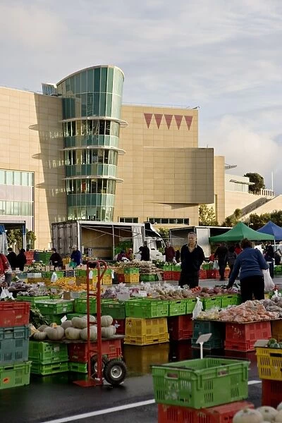 Fruit and vegetable market on a Sunday morning outside Te Papa