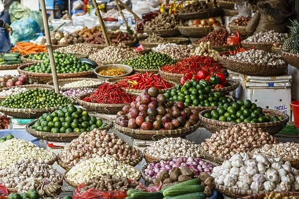 Fruits and vegetables stall at a market in the old quarter, Hanoi, Vietnam, Indochina, Southeast Asia, Asia