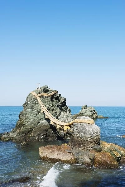 Futaminoura rocks, Meoto-Iwa (Wedded Rocks), Mie Prefecture, Honshu, Japan, Asia