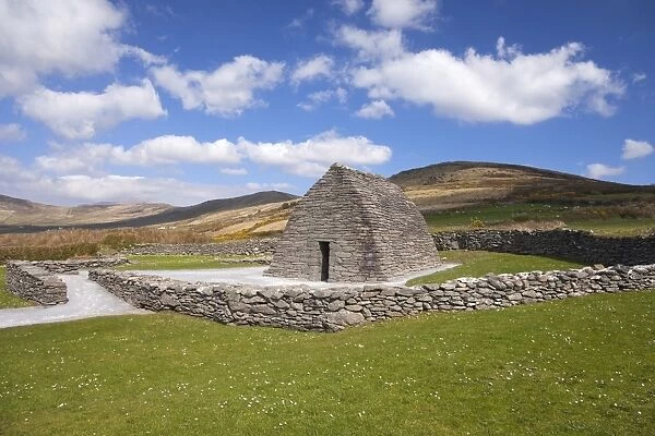 Gallarus Oratory, Dingle Peninsula, County Kerry, Munster, Republic of Ireland, Europe