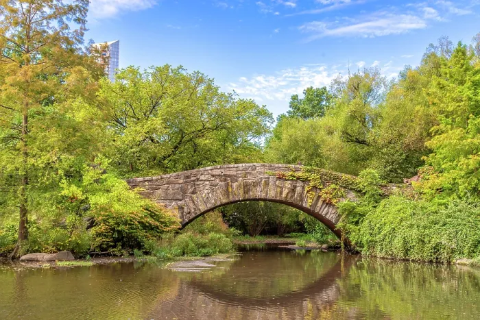 Framed Print : The Gapstow Bridge across the Pond in Central Park, Manhattan, New York City. It was built of stone in 1896 Framed Print : The Gapstow Bridge across the Pond in Central Park, Manhattan, New York City. It was built of stone in 1896