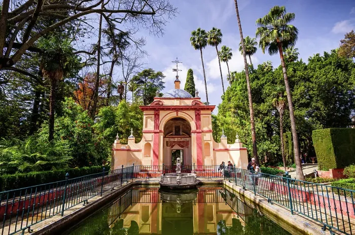 Framed Print : Garden of Alcazar of Sevilla in spring, UNESCO World Heritage Site, Seville, Andalusia, Spain, Europe Framed Print : Garden of Alcazar of Sevilla in spring, UNESCO World Heritage Site, Seville, Andalusia, Spain, Europe