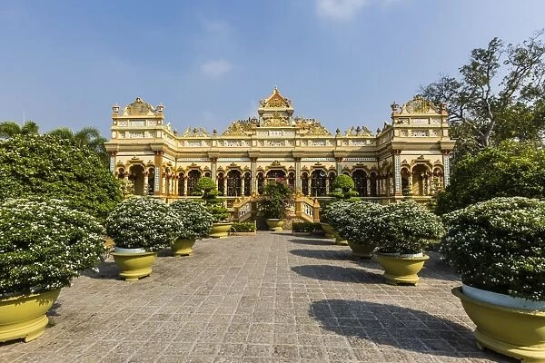 Garden entrance to the Vinh Trang Pagoda, My Tho, Vietnam, Indochina, Southeast Asia