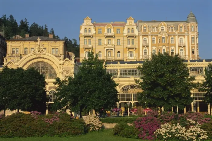 Framed Print : Gardens and colonnade in the centre of Marianske Lanske in West Bohemia Framed Print : Gardens and colonnade in the centre of Marianske Lanske in West Bohemia