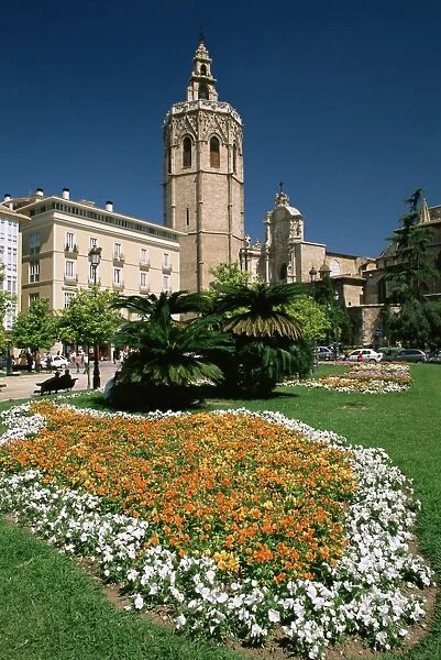 Gardens at the Plaza de la Reina and the Valencia Christian