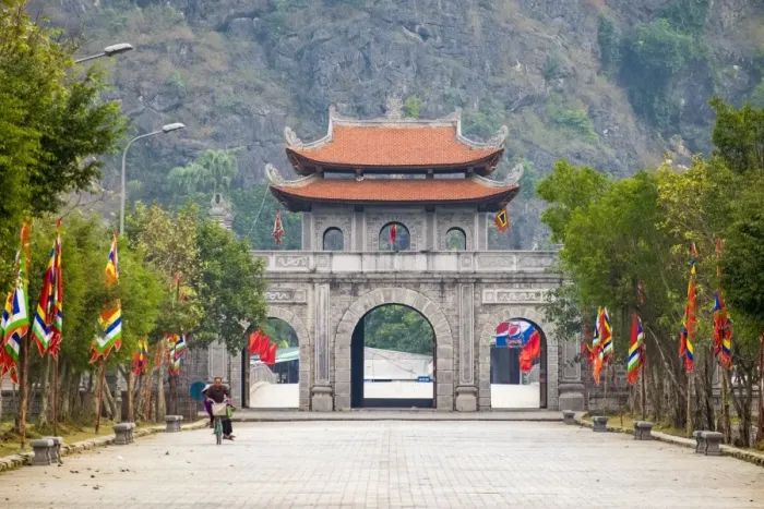 Framed Print : Gateway at Hoa Lu, ancient capital of Vietnam, Ninh Binh Province, Vietnam, Indochina Framed Print : Gateway at Hoa Lu, ancient capital of Vietnam, Ninh Binh Province, Vietnam, Indochina