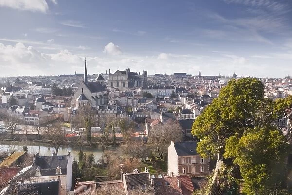 A general view of the city of Poitiers with the cathedral visible at the top of the hill, Poitiers, Vienne, Poitou-Charentes, France, Europe