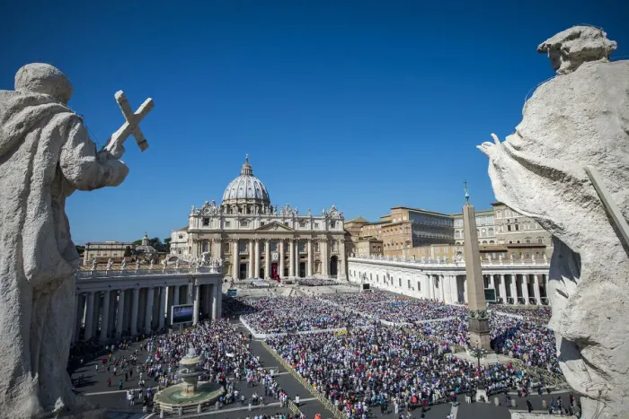 Framed Print : A general view of St. Peters Square and St. Peter Framed Print : A general view of St. Peters Square and St. Peter