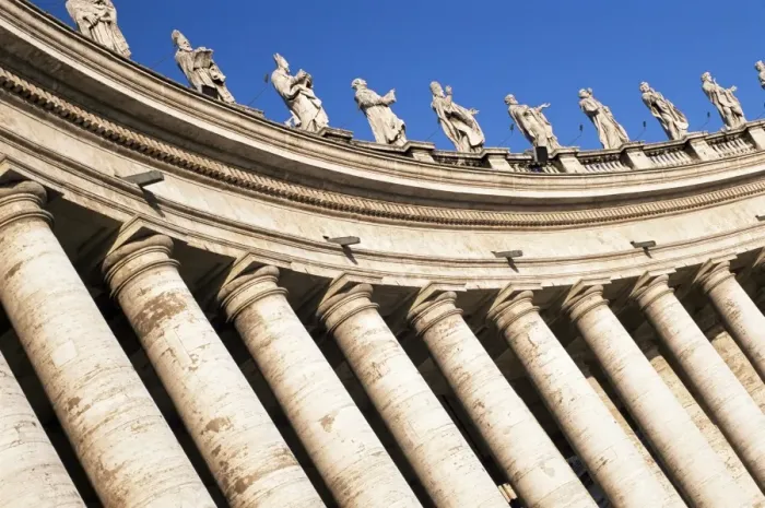 Framed Print : Gian Lorenzo Berninis 17th century colonnade and statues of saints Framed Print : Gian Lorenzo Berninis 17th century colonnade and statues of saints