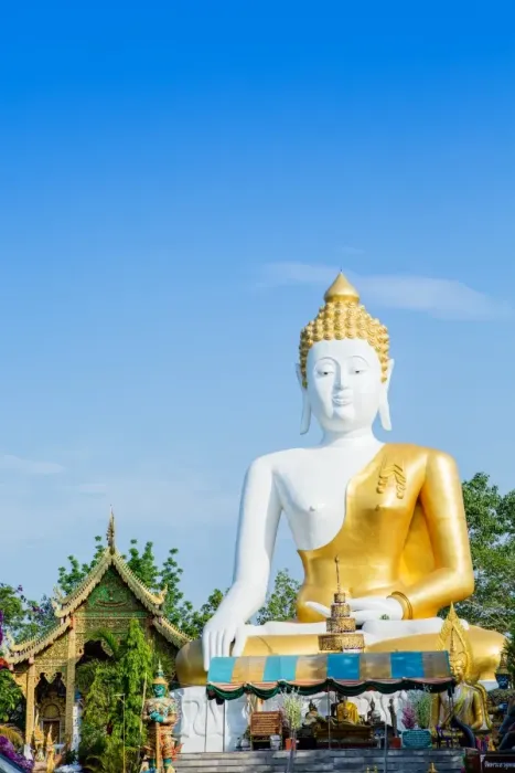 Framed Print : Giant sitting Buddha at Doi Kham (Wat Phra That Doi Kham) (Temple of the Golden Mountain) Framed Print : Giant sitting Buddha at Doi Kham (Wat Phra That Doi Kham) (Temple of the Golden Mountain)