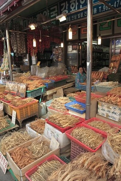 Ginseng, Gyeongdong Market, largest Asian medicine market in Korea, Seoul