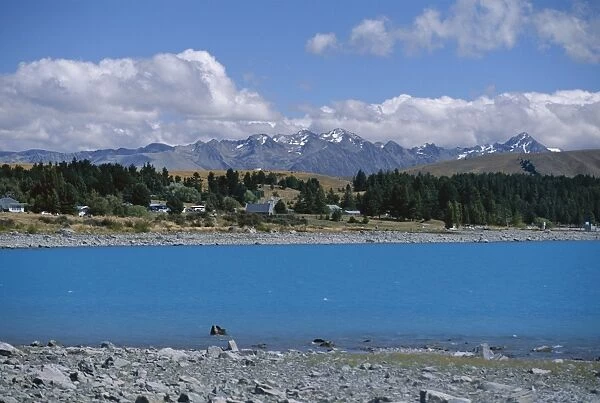 Glacial sediment causes blue colour in Lake Tekapo