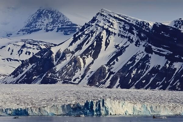 Glacier backed by snowy mountains, near Ny Alesund, Spitsbergen (Svalbard), Arctic, Norway, Scandinavia, Europe