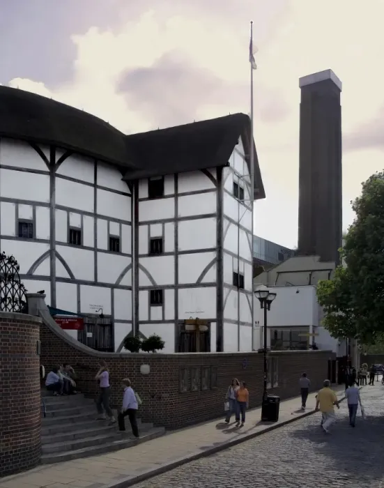 Framed Print : The Globe Theatre, with the Tate Modern Gallery beyond, Bankside, London