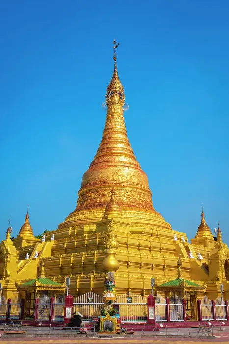 Framed Print : Golden Eindawya Paya (Ein Daw Yar Pagoda), Mandalay, Myanmar (Burma), Asia