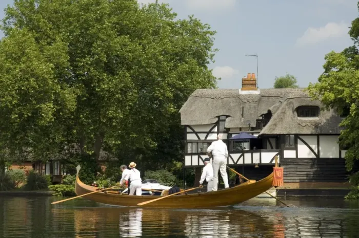 Framed Print : A gondola on the Thames, Wargrave, Berkshire, England United Kingdom, Europe Framed Print : A gondola on the Thames, Wargrave, Berkshire, England United Kingdom, Europe