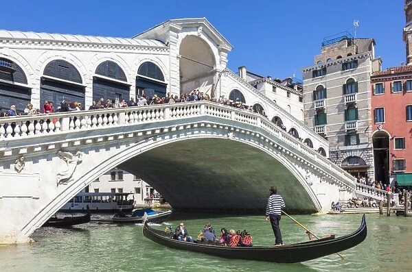 Gondola with tourists going under the Rialto Bridge (Ponte del Rialto), Grand Canal