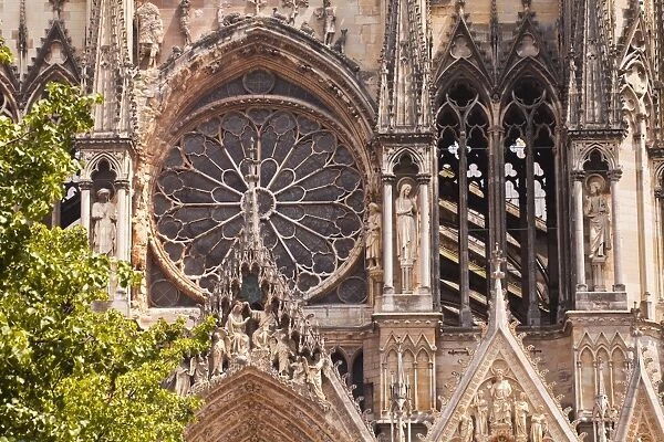 Gothic architecture on the Notre Dame de Reims cathedral, UNESCO World Heritage Site, Reims, Champagne-Ardenne, France, Europe