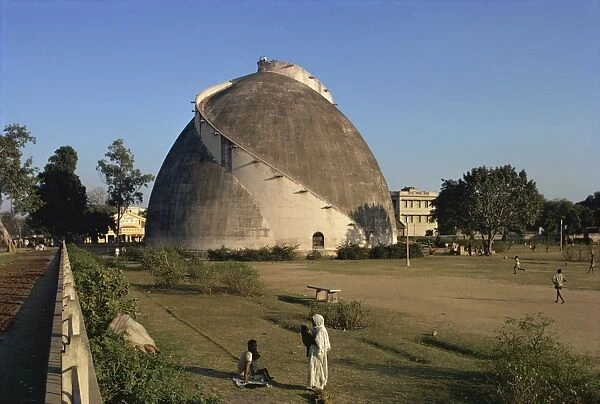 Granary built in the 18th century, Patna, Bihar state, India, Asia