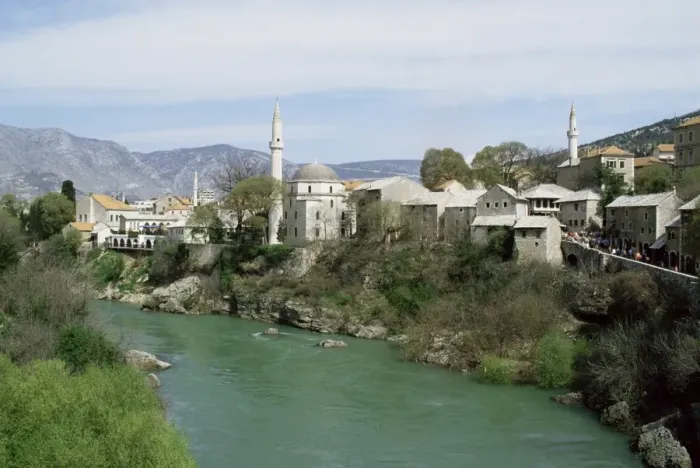 Framed Print : Grand Mosque (Karadjoz Beg) and River Neretya, Mostar, Bosnia Herzegovina, Europe Framed Print : Grand Mosque (Karadjoz Beg) and River Neretya, Mostar, Bosnia Herzegovina, Europe