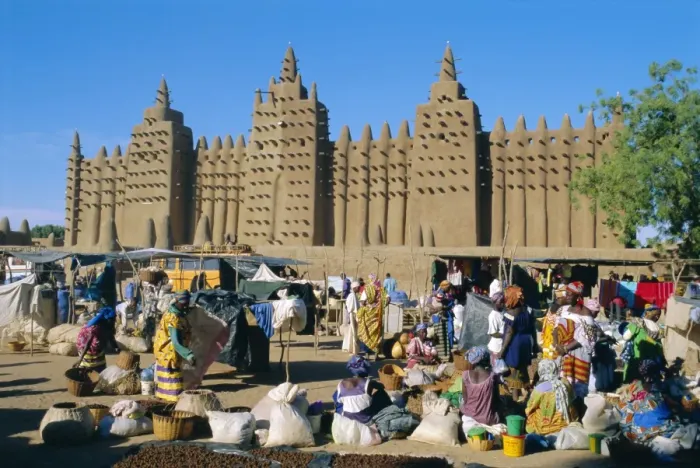 Framed Print : The Grand Mosque and Monday Market in the foreground, Djenne, Mali Framed Print : The Grand Mosque and Monday Market in the foreground, Djenne, Mali