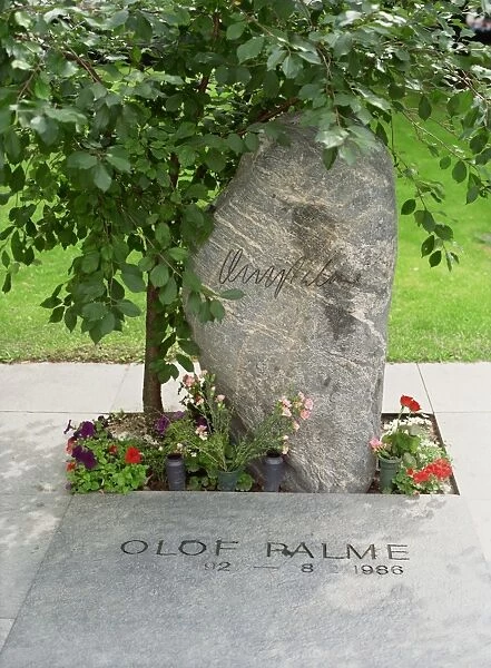 Grave of Olof Palme, Swedish prime minister murdered in 1986, Adolfs Kirke