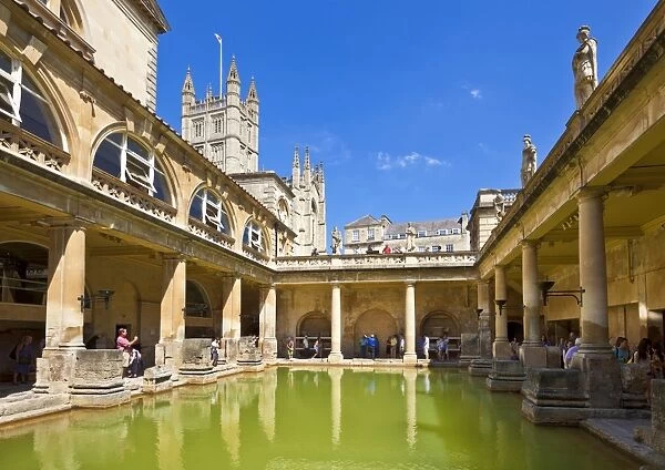 The Great Bath, Roman Baths with Bath Abbey behind, Bath, UNESCO World Heritage Site, Somerset, England, United Kingdom, Europe