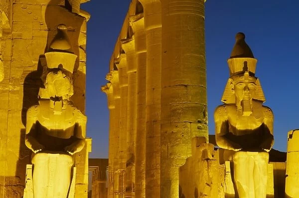 Great Court of Ramesses II and colossal statues of Ramesses II, Temple of Luxor, Thebes, UNESCO World Heritage Site, Egypt, North Africa, Africa