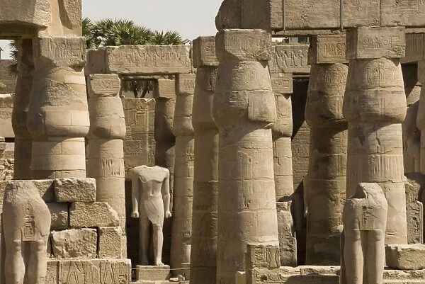 Great Court of Ramses II, Luxor Temple, Luxor, Thebes, UNESCO World Heritage Site, Egypt, North Africa, Africa