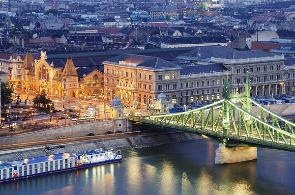 Great Market building, Independence Bridge, Banks of the Danube, UNESCO World Heritage Site, Budapest, Hungary, Europe