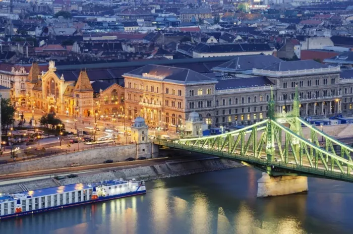 Framed Print : Great Market building, Independence Bridge, Banks of the Danube, UNESCO World Heritage Site, Budapest, Hungary, Europe Framed Print : Great Market building, Independence Bridge, Banks of the Danube, UNESCO World Heritage Site, Budapest, Hungary, Europe