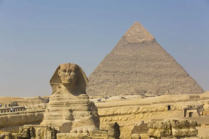 Framed Print : The Great Sphinx of Giza, Khafre Pyramid in the background, Great Pyramids of Giza Framed Print : The Great Sphinx of Giza, Khafre Pyramid in the background, Great Pyramids of Giza