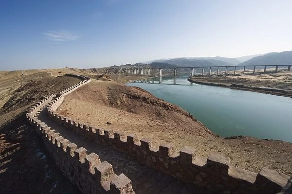 Great Wall of China, UNESCO World Heritage Site, and the Yellow River in the Tengger desert at Shapotou near Zhongwei, Ningxia Province