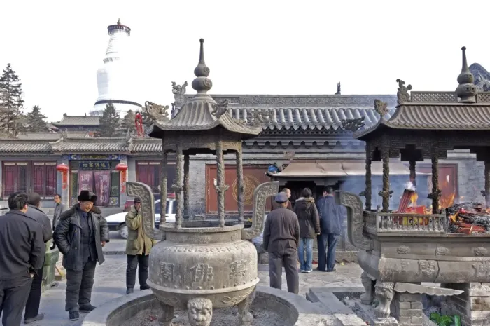 Framed Print : The Great White Pagoda (Da Baita), Tayuan Temple (Tayuan Si), one of Chinas most ancient Buddhist sites, Five Terrace Mountain (Wutai Shan), Shanxi Framed Print : The Great White Pagoda (Da Baita), Tayuan Temple (Tayuan Si), one of Chinas most ancient Buddhist sites, Five Terrace Mountain (Wutai Shan), Shanxi