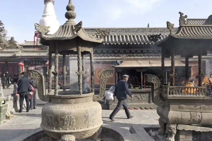 Framed Print : The Great White Pagoda (Da Baita), Tayuan Temple (Tayuan Si), one of Chinas most ancient Buddhist sites, Five Terrace Mountain (Wutai Shan), Shanxi