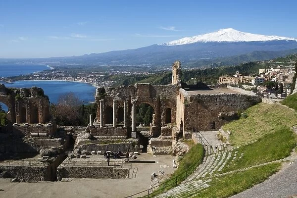 The Greek Amphitheatre and Mount Etna, Taormina, Sicily, Italy, Mediterranean, Europe