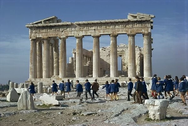 Greek schoolchildren before the Parthenon