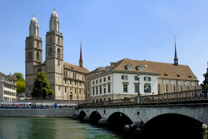 Framed Print : Grossmunster church and Munster bridge over the River Limmat Framed Print : Grossmunster church and Munster bridge over the River Limmat
