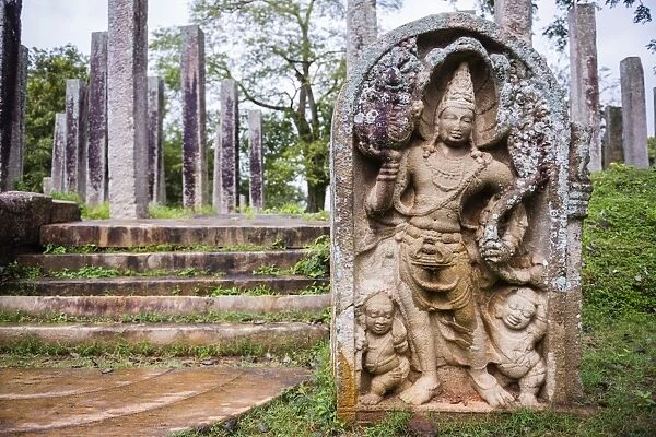 Guardian statue at Thuparama Dagoba, Mahavihara (The Great Monastery), Anuradhapura, UNESCO World Heritage Site, Sri Lanka, Asia