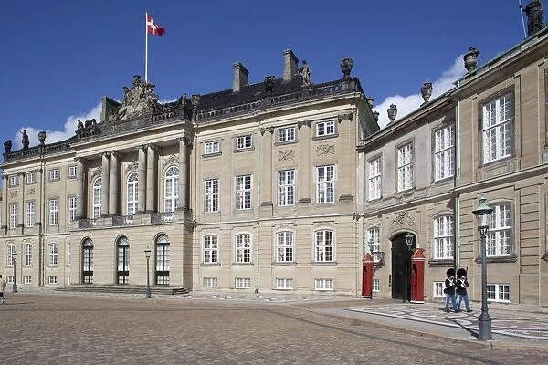 Guards at the Amalienborg Castle, Copenhagen, Denmark, Scandinavia, Europe