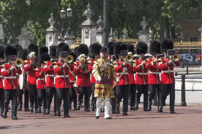 Framed Print : Guards Military Band marching past Buckingham Palace en route to the Trooping of the Colour
