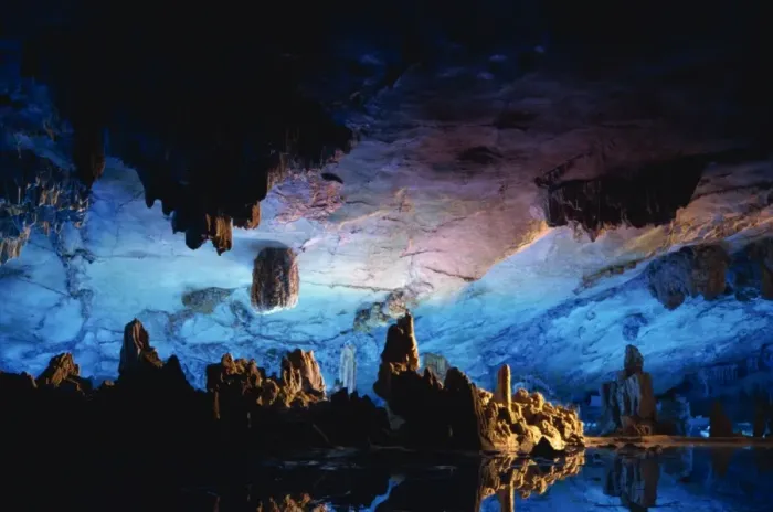 Framed Print : Guilin Cave, floodlit stalactites and stalagmites, China, Asia Framed Print : Guilin Cave, floodlit stalactites and stalagmites, China, Asia