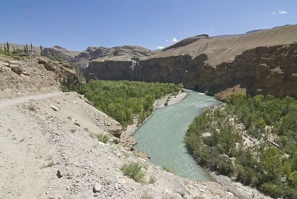 Gunt River flowing through Shokh Dara Valley, Tajikistan, Central Asia, Asia