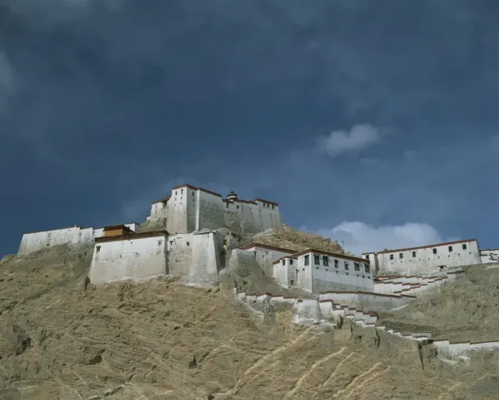Framed Print : Gyantse Dzong Fort, Tibet, China, Asia Framed Print : Gyantse Dzong Fort, Tibet, China, Asia
