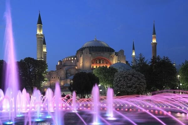 Hagia Sophia (Aya Sofya) at night, UNESCO World Heritage Site, Sultanahmet Square Park